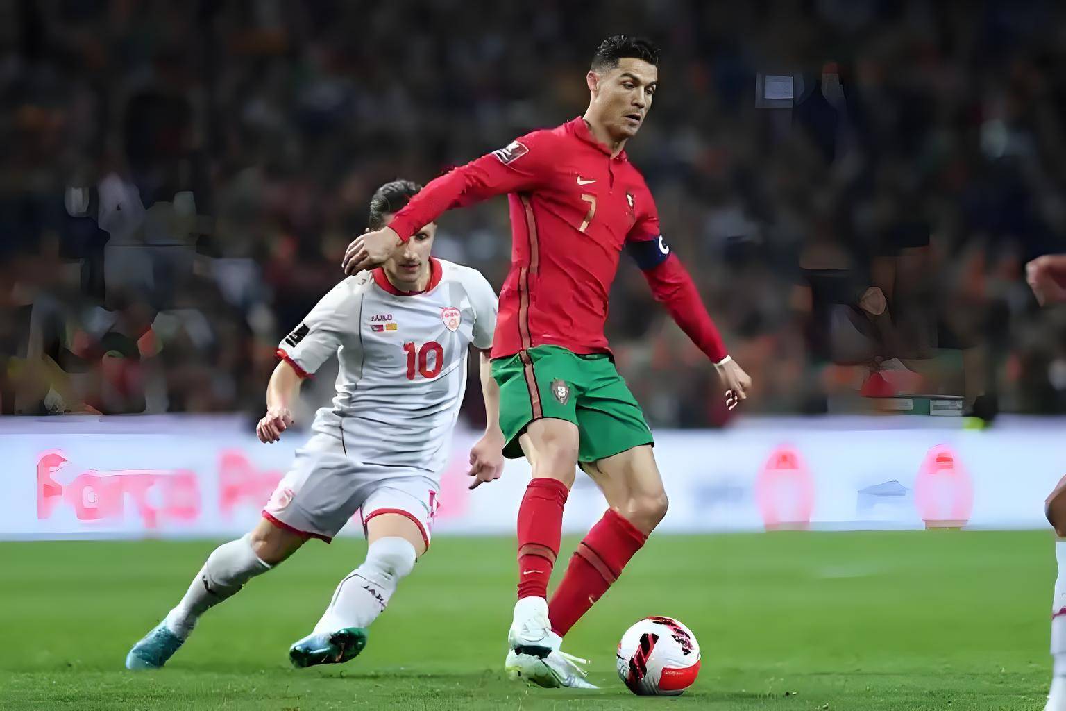 全球身价TOP10：姆巴佩3亿欧领跑，哈兰德紧随，年轻球员定义新时代