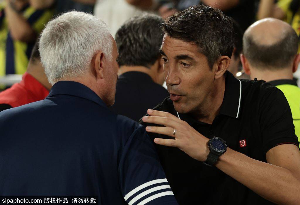 穆里尼奥执教费内巴切首遭零射正：战术失误与球队困境的深度解析