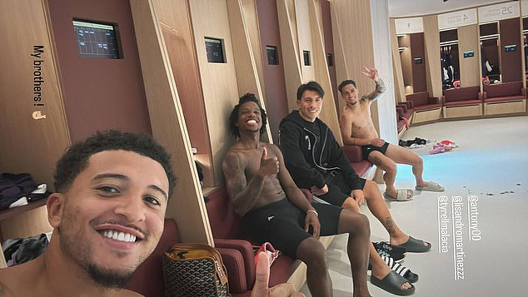桑乔或为女友赴美国踢球，拒绝罗马不只为钱！与曼联五鼠兄弟欢笑合影